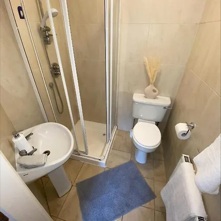 Cosy 4 Bedroom House With Rear Garden Patio Nyaraló Galway