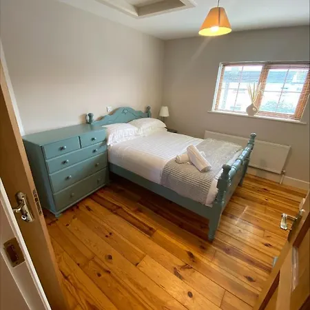 Vakantiehuis Cosy 4 Bedroom House With Rear Garden Patio