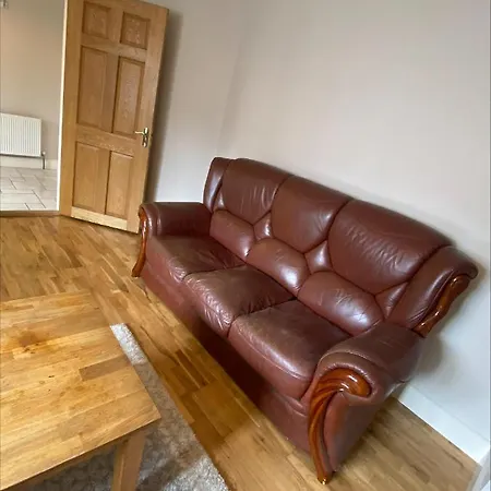 Cosy 4 Bedroom House With Rear Garden Patio Vakantiehuis