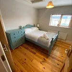 Ferienhaus Cosy 4 Bedroom House With Rear Garden Patio