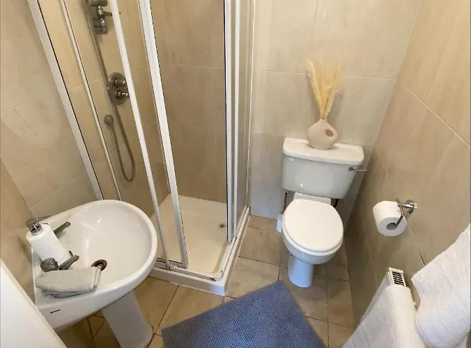 Cosy 4 Bedroom House With Rear Garden Patio Hébergement de vacances Galway
